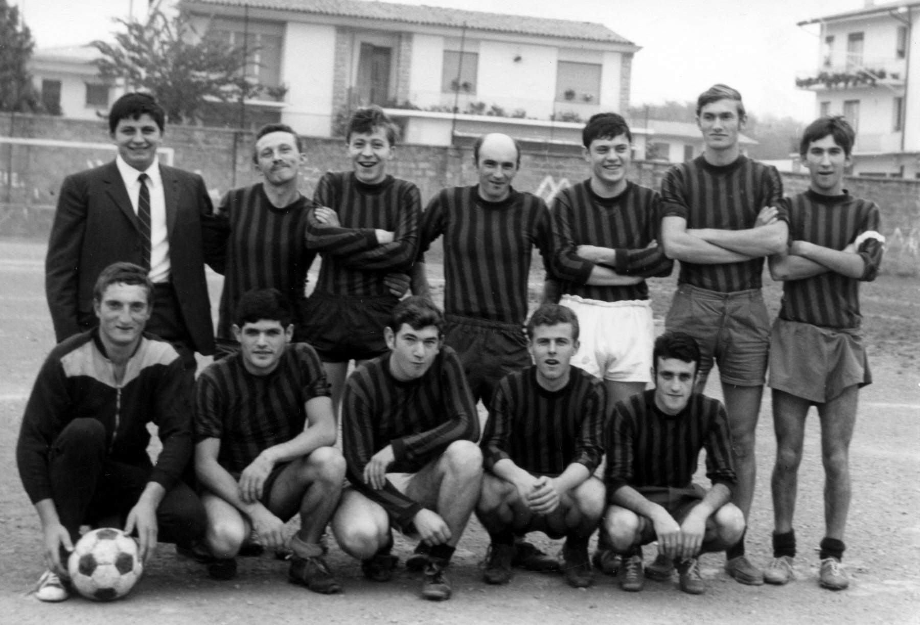 Torneo di Calcio Milan Juve 01-11-1968 Da alto a Sx 1 Cavallin Giuseppe, 2 Alfredo Gallina 3 Ado Bonora 4 Antonio Comazzetto 5 Orlando Brombal 6 Olindo Favretto. Sotto da Sx 1 Renzo Bresolin 2 Guido o Dino Menegon 3 Gianni Desti 4 Marcello Rizzotto 5 Carlo Gallina.