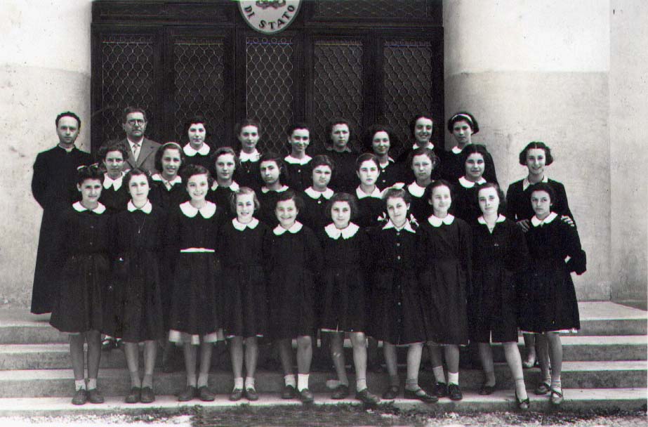 Don Egidio, Prof. Imoli, De Orazi, De Nardi ?, Frassetto Veneranda, Cattaneo Lidia, Paiussin Clara, ?Emma, Incerti Alba, Garioni Elena, Poloni ?, Saretta Gabriella, ? Elsa, Noal Adriana. ??, Cozza Maria Luisa, Rizzotto Marisa, Conte Sandra, Manfrin Antonietta, ? Elsa, ? ?, Verri ?, Cervi ?, Prigol Franda, ? ?, Tiziano Maria Teresa, Sartor Gabriella, Beraldo Elsa