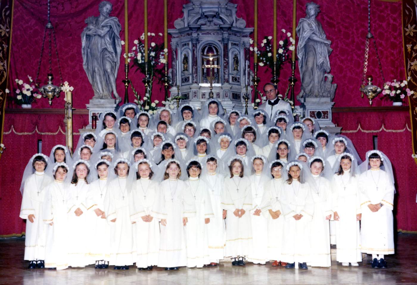 Prima Comunione classe 1967, Favretto Daniela, Cinzia Capoluppo, Antonella Badoer, Elisabetta Barrichello, MariaRosa Bonora, Laura Volpe, Anita Rossi, Roberta Padoin, Michela Garbuio, Sandra Facin, Lucia Brollo, Patrizia Morlin ecc.