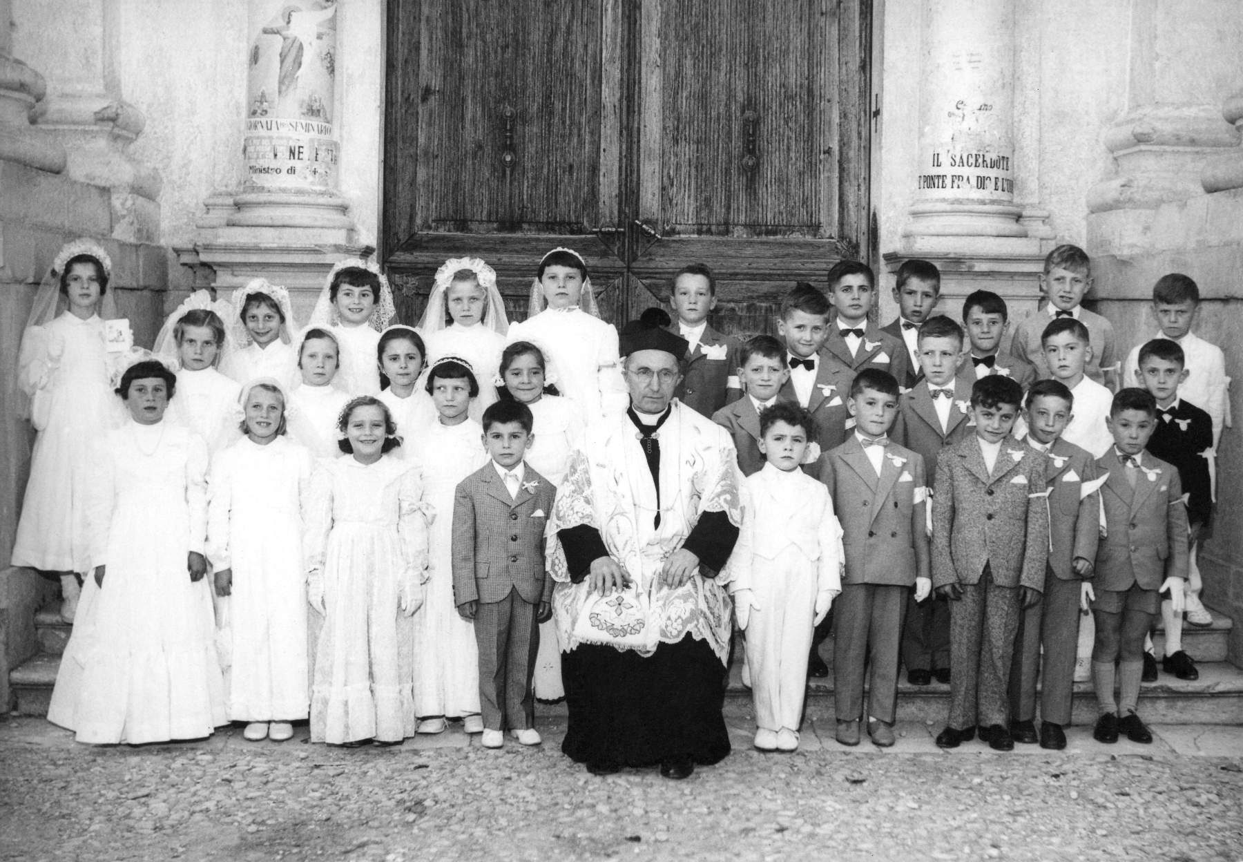 Prima Comunione 1949. Lamberto Franzoia, Franco Bonora, Danilo Zanetti, Carlo Gallina, Piero Pellizzari, Favretto ?, Sergio Faccin, Fruscalzo Franco, Amelia Pellizzari, Mirco Visentin, Novina Mazzoccato.