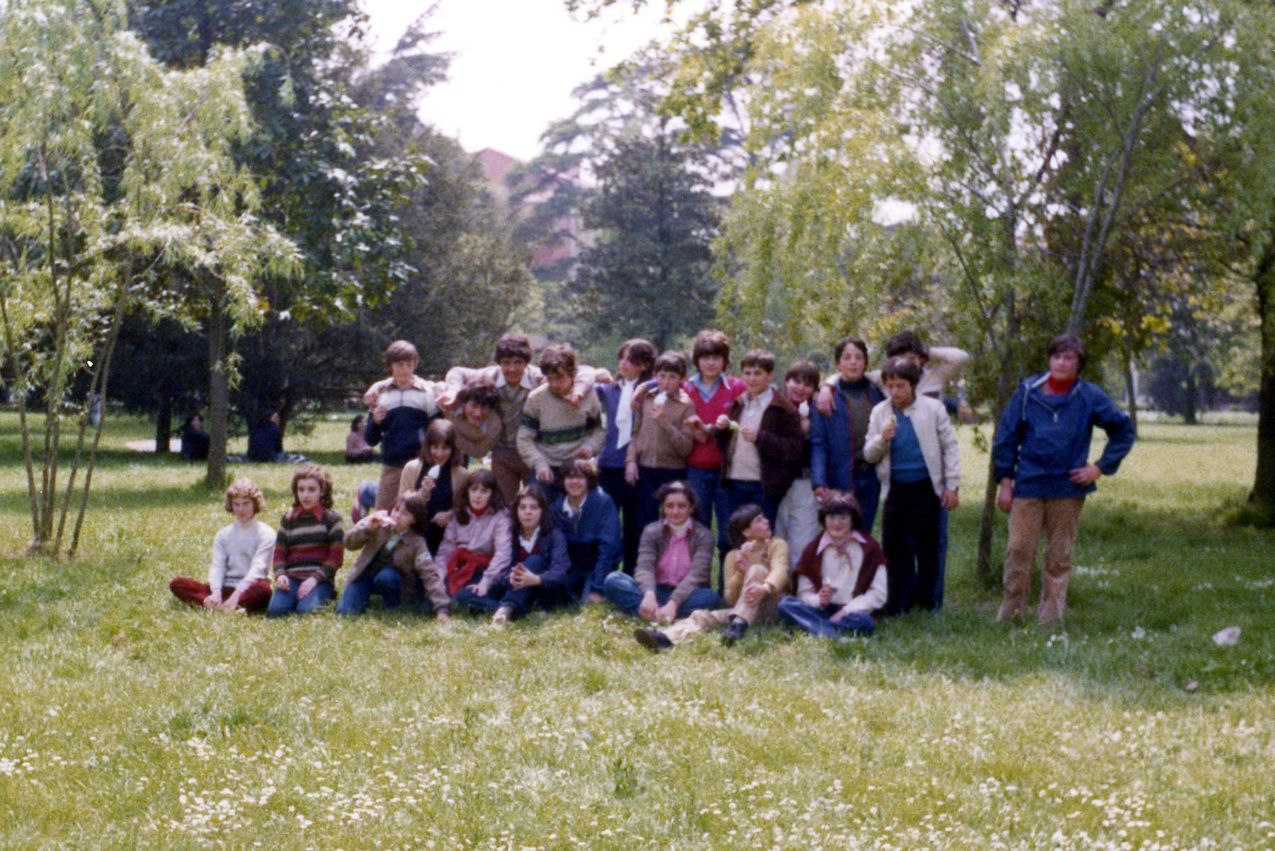 Classe 1967 piazza alle medie in II E, Primavera 1980. Ci sono: Bordin Franca, Capalopo Cinzia, Bordin Nadia, Borella Maria Cristina, Brollo Lucia, Bonora Mariarosa, Facin Diana, Fasan Lucia, Poloniato Lucia, Facin Gianni, Danieli Micheli, Bonora Marco, Mazzocato Claudio, Basso Fabio, Filippetto Liliana, Bandiera Matteo, Pisani Marisa, Comazzetto Giuseppe, Facin Arcangelo, Bandiera Danilo, Bianchin Luciana, Bruschetta Daniele, Facin Valeriano.