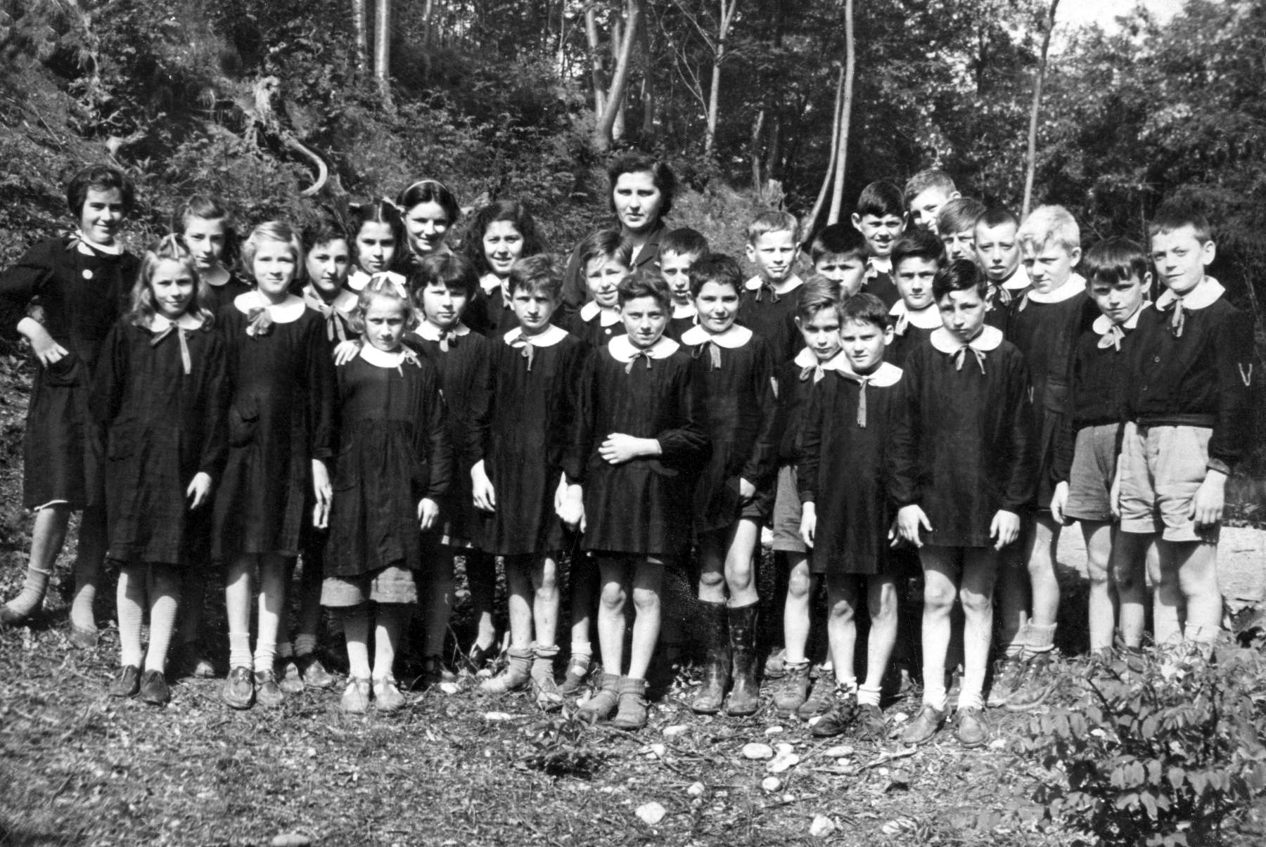 Ci sono:  da sx Baldisser Clementina,  Bordin Giuseppe,  Garbuio Teresina,  Vendramini Alberta,  Pellizzari Marisa,  Liliana Garbuio,  Specia Graziella,  Daliel Gabriella,  Pellizzari Anna,  Piovesan Ivana,  Daniel ?,  Priarollo Ilario,  Michieli Bruno,  Martinazzo Bruno,  De Faveri Battista,  Innocente Gianni,  Gazzola Renzo,  Daniel Carlo,  Bianchin Gino,  Bordin Antonio,  Pozzobon Renzo,  Poloniato Salvio,  Pellizzari Evaristo,  Garbuio Silvio,  Pellizzari Ernesto,  Bernardi Silvano,  Innocente Dario,  Daldin Guglielmo.