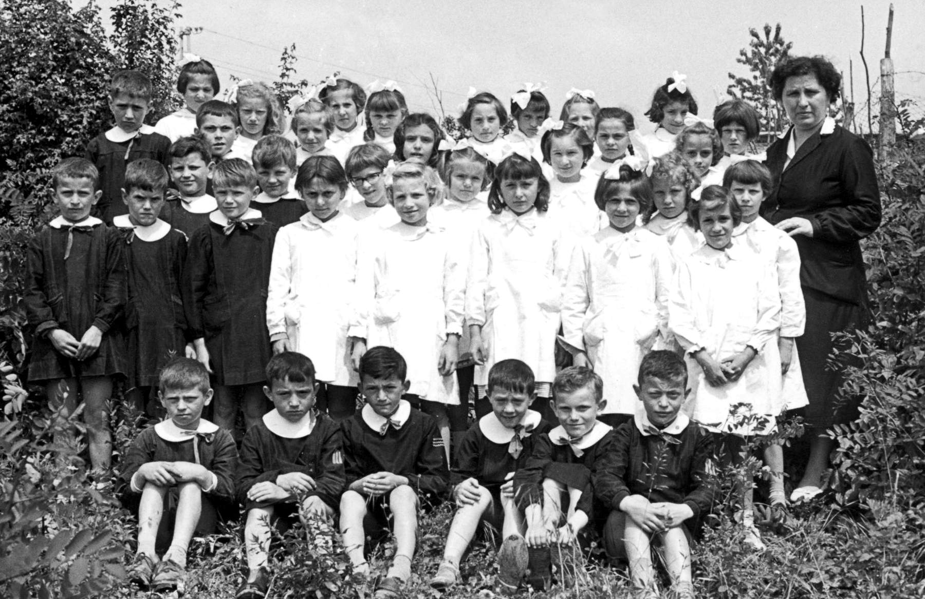 Classe 1950 di Campagna con la maestra Wanda Dal Pai 29-05-1959. Ci sono Leonilde Gallina, Dina Corner, Nives Fasan, Renza Giacon, Isabella Bandiera, Casanova Sarina, Anna Garbuio, Marisa Gallina, Lina Bianchin, Agnese Michieli, Oliva Guadagnin, Maria Michieli, Valeriana Precoma, Isabella Marconato, Ivana Pozzobon, Lionella Carelle, Anna Gazzola, Rosetta Daniel, Dolly Pozzobon, Elvira Bernardi, Dalma Vendramini, Teresa Bavero, Giannina De Faveri, Luciano Vendramini, Guido Poloniato, Silvano Precoma, Riccardo Garbuio, Galiano Precoma, Giuseppe Bavero, Dino Bandiera, Sergio Daniel, Alessandro Precoma, Silvio Cecchin, Lino Priarollo, Elido Poloniato, Giorgio Precoma.