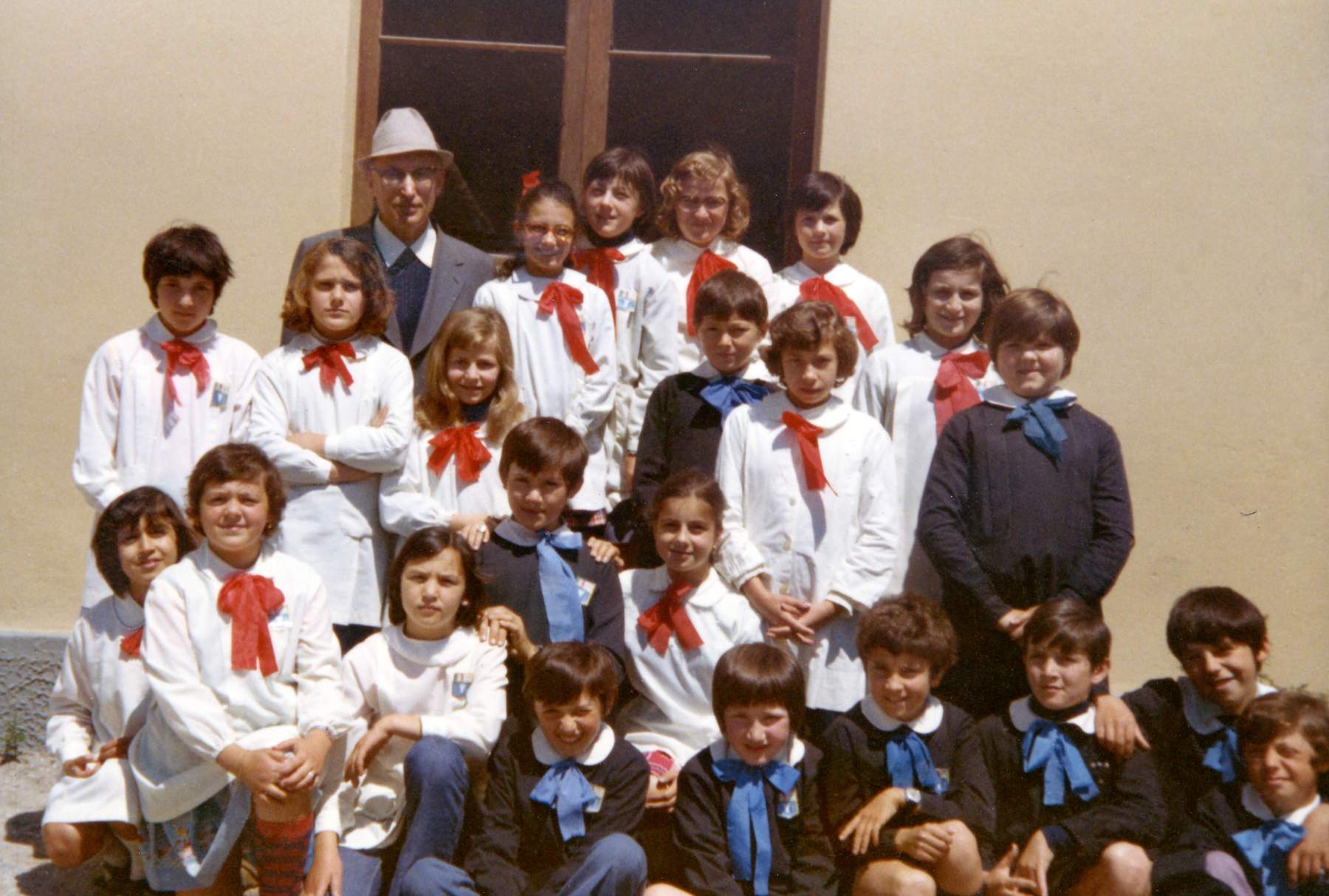 Classe 1963 V elementare in Campagna con il maestro Italo Sartor.  Garbuio Franca, Bernardi Graziella, Piovesan Luisa, Favero Ornella, Gallina Silvana, Danieli Emanuela, Precoma Diego, Danieli Galdino, Dalla Riva Emanuela, Cazzolato Antonella, Dalla Santa Doris, Bandiera Lorenzo, Bonora Fiorella, Franco Graziano, Fenato Lucia, Granzotto Lorella, Fasan Flavio, Bandiera Amelia, Priarollo Adriano, Bandiera Edi, Garbuio Guido, Martignago Luciano, foto di Bandiera Lorenzo.