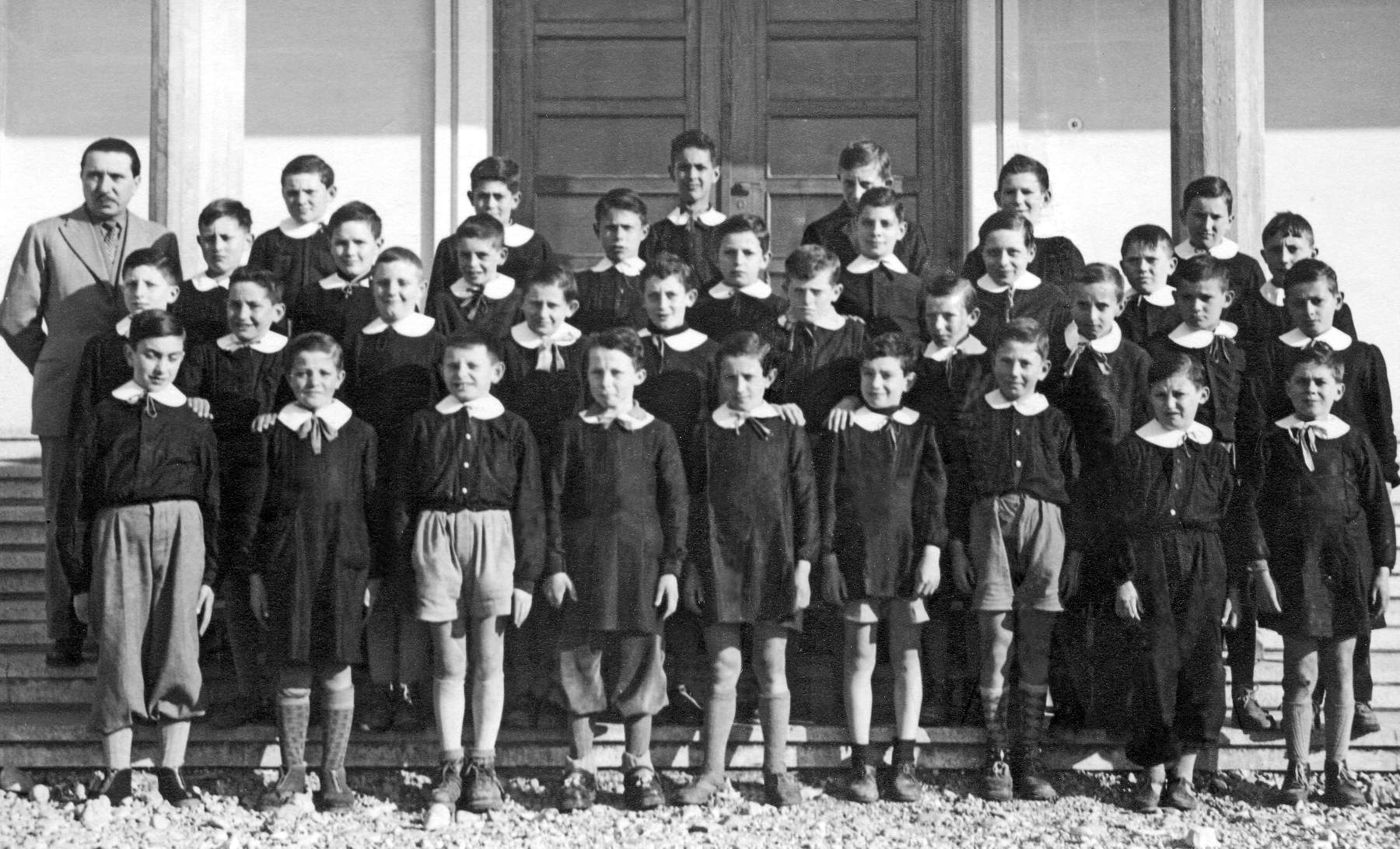 Classe 1941. Maestro Evaristo Gallina anno 1953, quinta elementare, Bonora Marino, Galdino Gallina, Alfredo Gallina, Bandiera Giuseppe, Gallina Bruno, Gallina Claudio, Gino Facin (Necchi).
