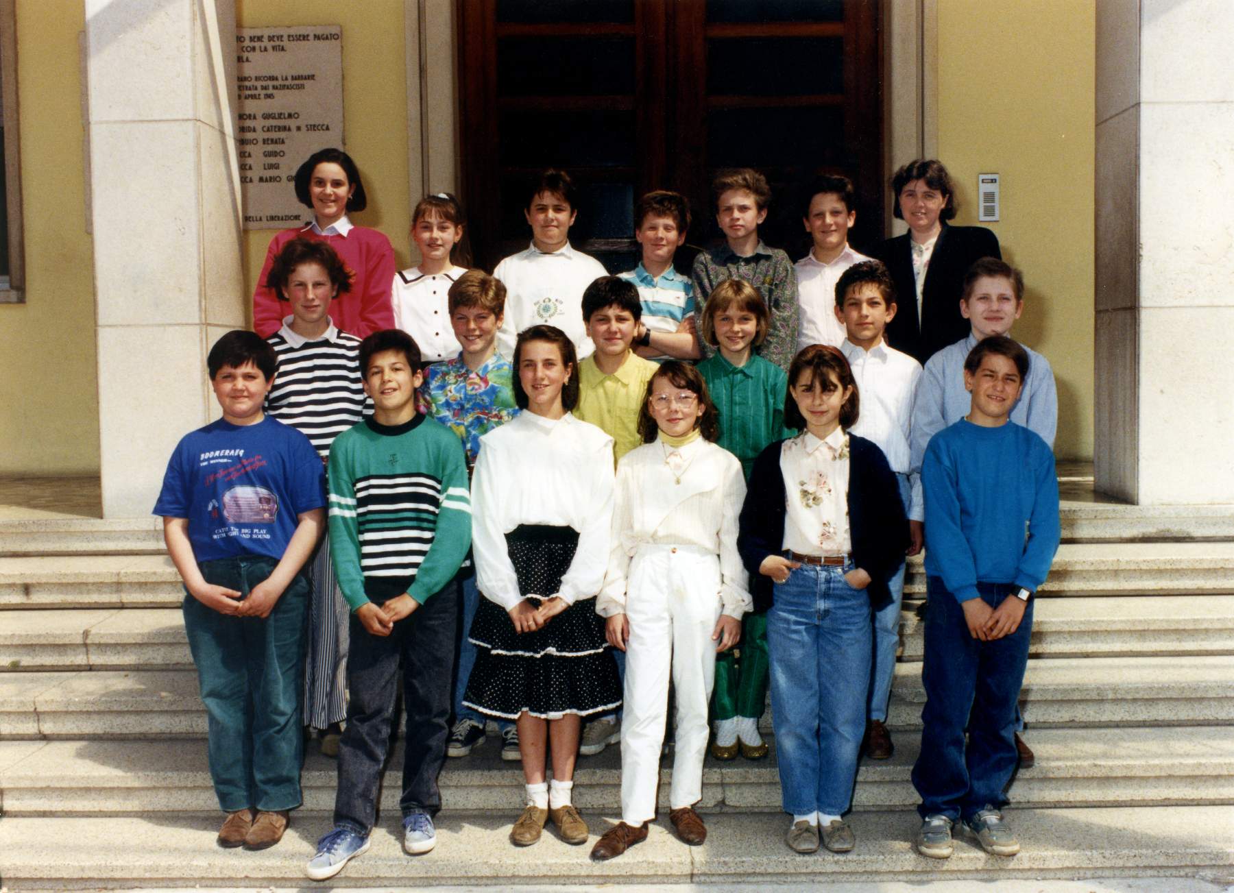 Classe 1980 in V elementare con la maestra Diva Precoma, anno 1990-91 Ci sono: Da alto a sx Silvia Zanello, Francesca Marconato, Matteo Velo, Moreno Bordin, Fabio Forner, Domenico Gallina, la maestra. in mezzo: Stefania Faccin, Daniele Calore, Francesca Bresolin, Manola Fava, Luca Bonora, Mauro Parisotto, sotto: Roberto Lai, Alessandro Bonora, Luisa Mondin, Paola Rizzotto, Elisa Cumani, Pietro De Zen.