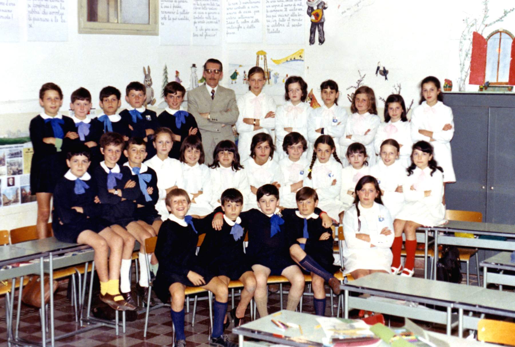 Quinta elementare con il maestro Marconato Antonio anno 1970-71. Bettamin Vanio, Precoma Vittorio, Bresolin Danilo, Precoma Ennio, Mazzocato Alfredo, Fenato Adriana, Precoma Rita, Franco Bruna, Daniel Carla, Viero Lorena, Guolo Rosanna, Fasan Bortolina, Betteto Lucia, Trevisan Maria Grazia, Tavernaro Raffaela, Casanova Natalina, Bernardi Silvana, Franco Fernarda, Giacon Grazia, Visentin Bernardina, Dametto Sergio, Marcon Paolo, Garbuio Francesco, Merotto Disma, Bandiera Francesco, Carrelle Antonio, Priarollo Sergio, Martinazzo Rosanna, Velo Mario, Visentin Gino.