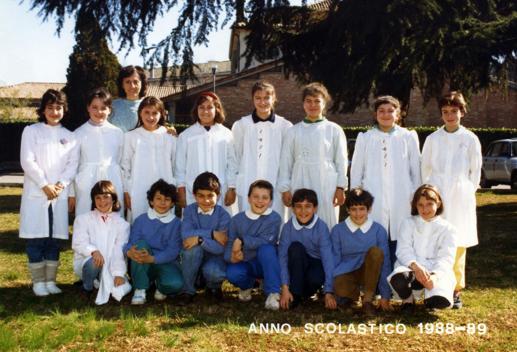 Classe 1978 alle elementari, con la maestra Renata Cavallin, anno 1988-89. Ci sono: Fila in piedi da sx: ??, Simona Conte, Federica Favretto, Marta Calabretto, Stefania Poloni, Antonella Iraci, Elisabetta Tonello, Paola Gallina. Seconda fila da sx: Annalisa Dalla Riva, Andrea Zorzetto, Francesco Puglierin, Flavio Brombal, Enrico Cazzolato, Marco Menestrina, Annamaria Tiberio.