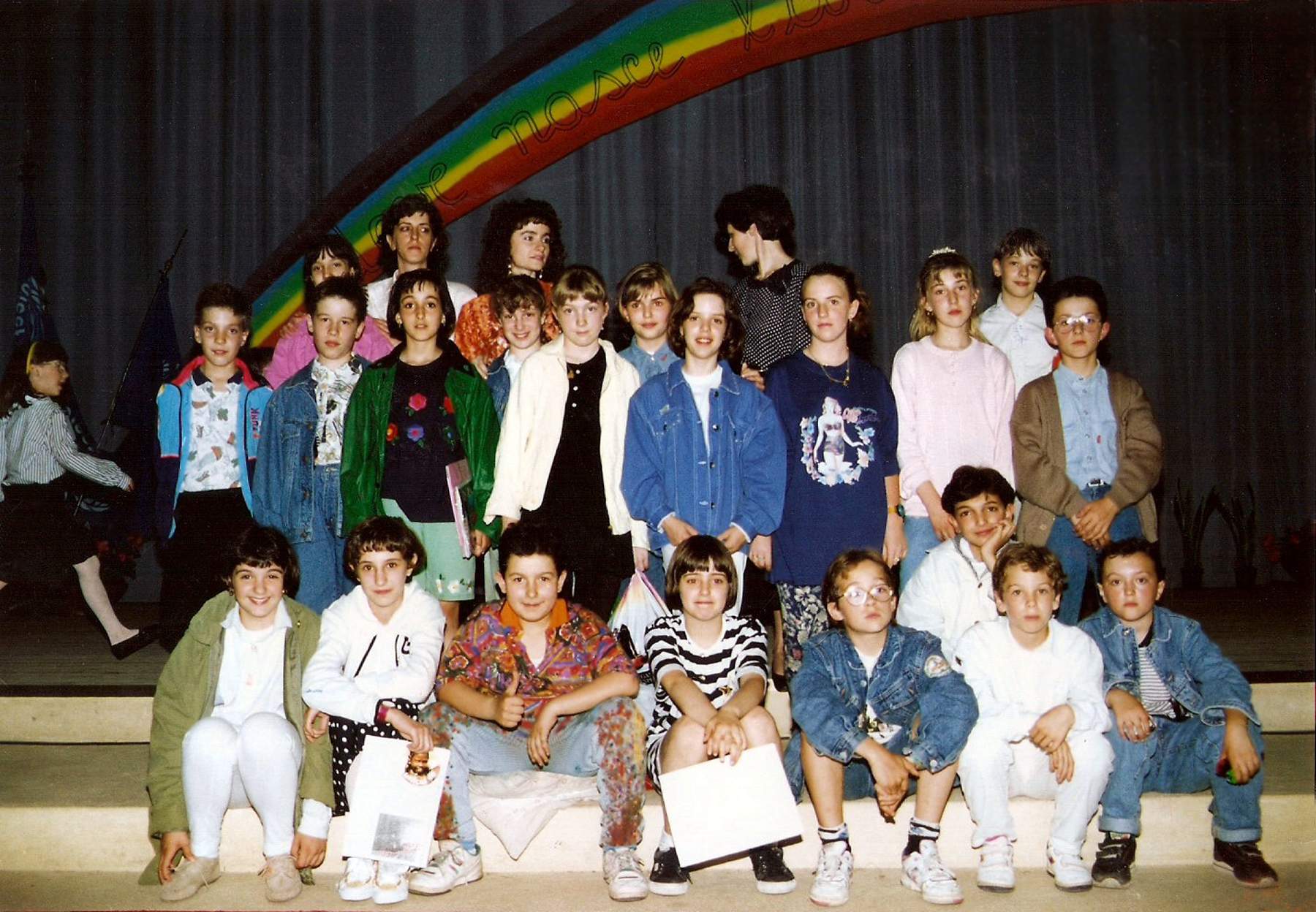 Classe 1981 in 5 elementare anno 1992, rappresentazione teatrale di fine anno. Maestre Olga, Diana, Maria Grazia con: Stefano Canonico, Elisa Zorzan, Simone Botti, Irene Bonora, Gennj Francese, Mara Gajo, Chiara Pozzobon, Erika Vedovato, Francesca Venturini, Claudia Ganeo, Riccardo Botti, Daniele Cavarzan, Valentina Zapparoli, Sara Poloniato, Roberto Bazzacco, Micol Puglierin, Giorgio Sernagiotto, Gianmaria Buratto, Andrea Forner, Francesco De Lazzari.