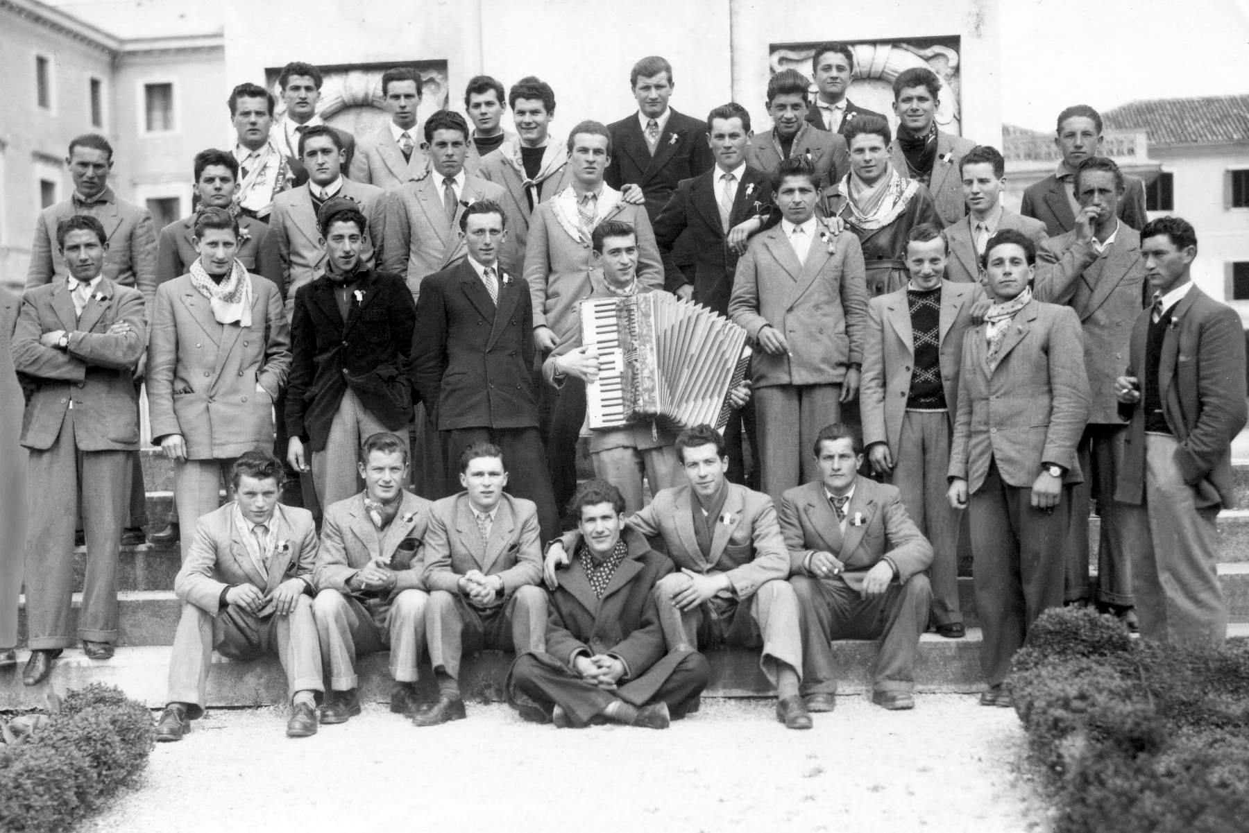 Garbujo Nedo, Bonora Alfredo, Bianco Armando, Furlan Rino, Franco Settimo, Foscarini Renato, Mazzocato Elso, Menegon ?, Brombal Antonio, Signori Elviro, Danieli Antonio, Bonato Giuseppe, Favero Rino, Brombal ?, Gallina Lino (poi sacerdote), Casagrande Elio, Bruno Fruscalzo, ? Renato, Guadagnin Romeo, Foscarini ?, Giuseppe Pisan, Gildo Piovesan, Riccardo Franco, Brombal ?, Brollo ?  e altri