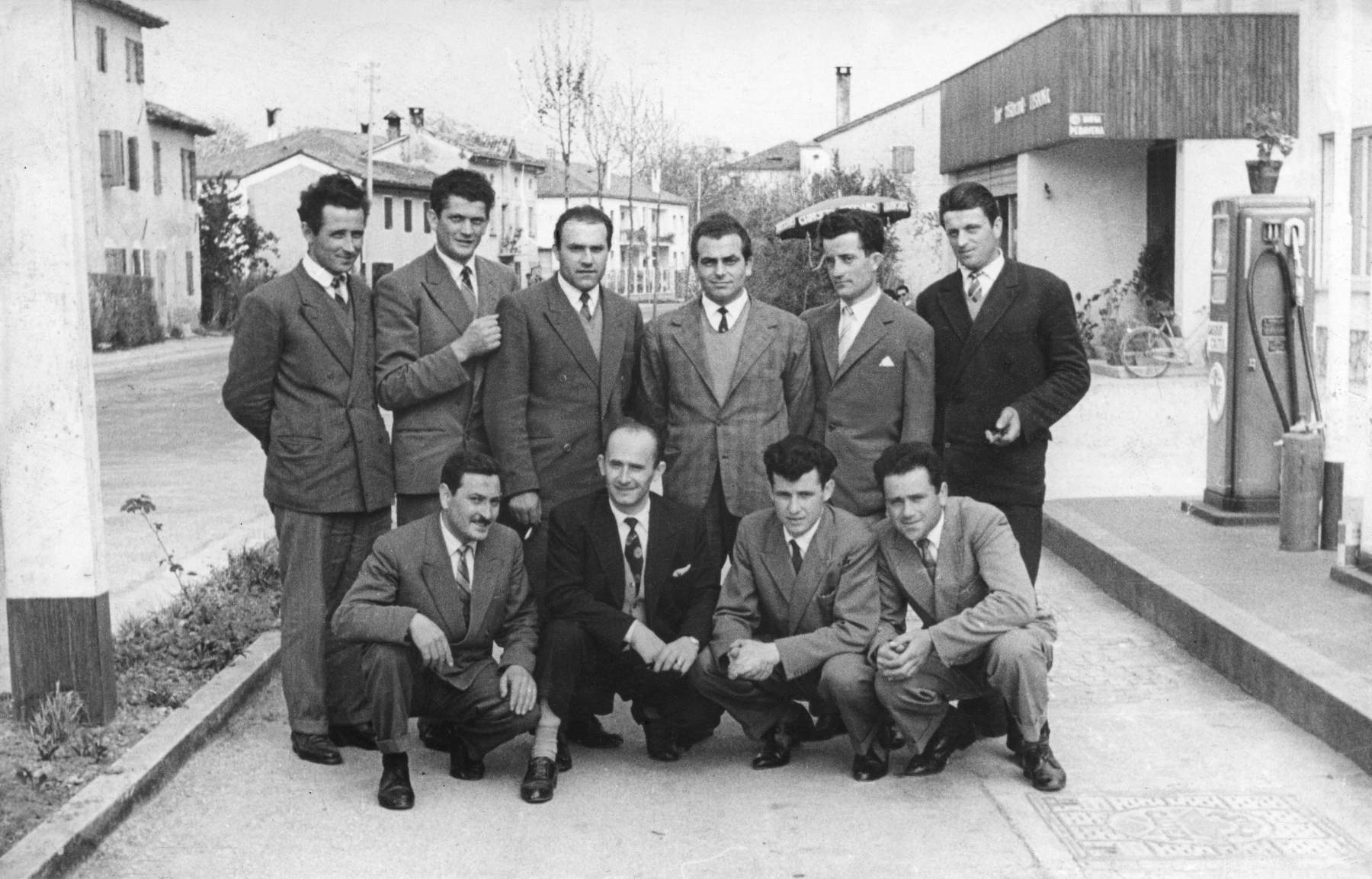 Festa della classe 1929. Fruscalzo Vitale, Luciano Faccin, Poloniato Camillo, Lino Susin, Fruscalzo Iseo, Cirillo Garbuio, Bandiera Nunzio e altri.