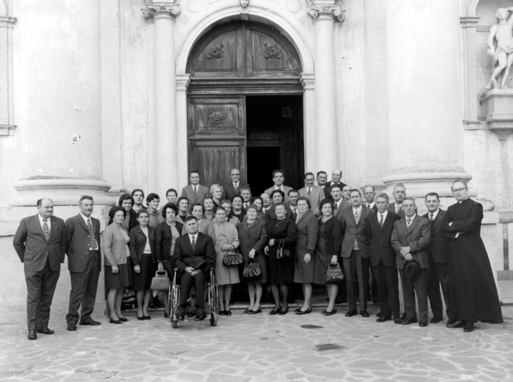 Ci sono: Don Pietro Signoretti, Angelo Precoma, Bernardi Leandro, Marconato Luigi, Brombal Vittoria, Susin Rosetta, Nespolo Pierina, Pace Rosetta, Piovesan Clelia, Piccoli Orfeo, Gallina Agnese, Zarpellon Sergio, Feruccio (Patana), Casanova Angelo, Pellizzari Ilario, Poloniato Eugenio, Forner ?, Casagrande Guido, Dalla Zanna Gino, Benetus Angelo, Gallina Romeo, Bordin Maria, Ceccato Rina, Pellizzari Gorizia, Merlo Antonio, Forner Angelo.