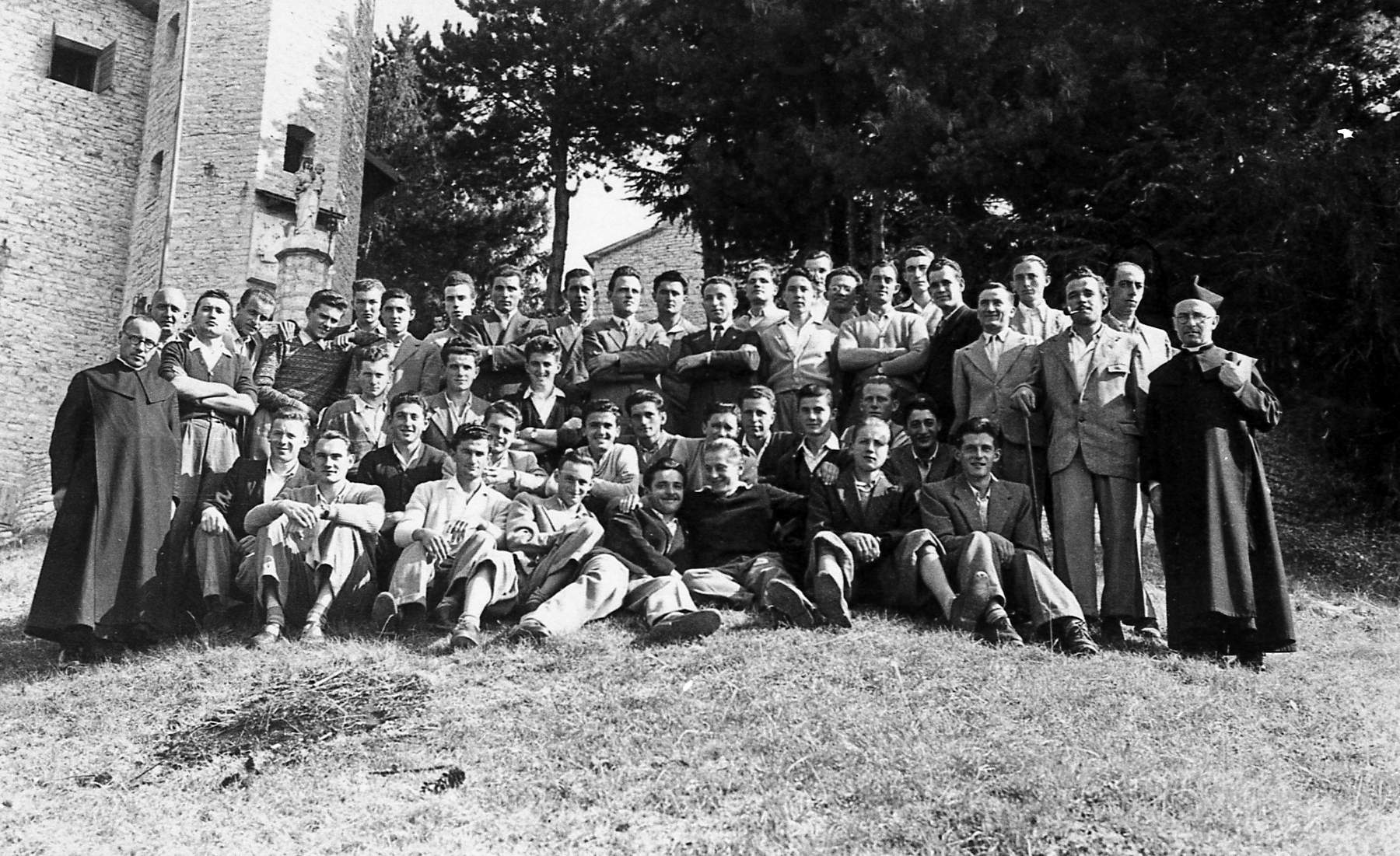 Esarcizi spirituali anno 1949. Lino Forcellini, Bandiera Lino, Angelo Rizzotto (Angin dea Cencia), Susin Ido, Bordin Giuseppe, Aquilino Poloniato, Guido Poloniato, Aldo Poloniato, Elviro Signori, Mose Morlin, Decimo De Bortoli, Giuseppe Bordin, Rino Susin, Guido Susin.