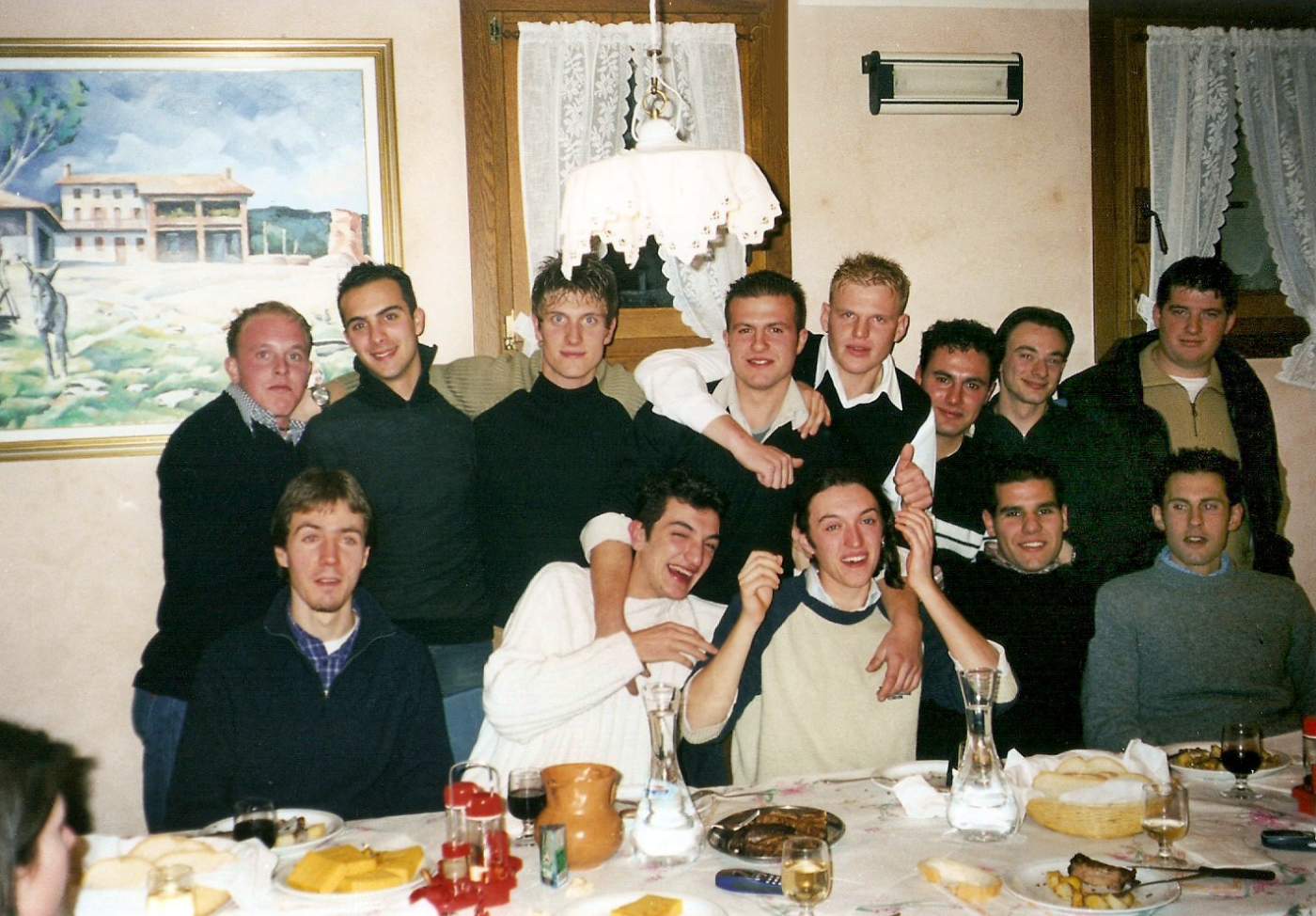 Festa classe 1981, anno 2002 da sinistra alto: Franco Garbuio, Riccardo Morlin, Andrea Tonello, Elia Cazzolato, Ronnie Nardi, Andrea Bonora, Riccardo Botti, Roberto Bandiera, Michele Bandiera, Gianmaria Buratto, Francesco De Lazzari, Fabio De Bortoli, Alessandro Zatta.