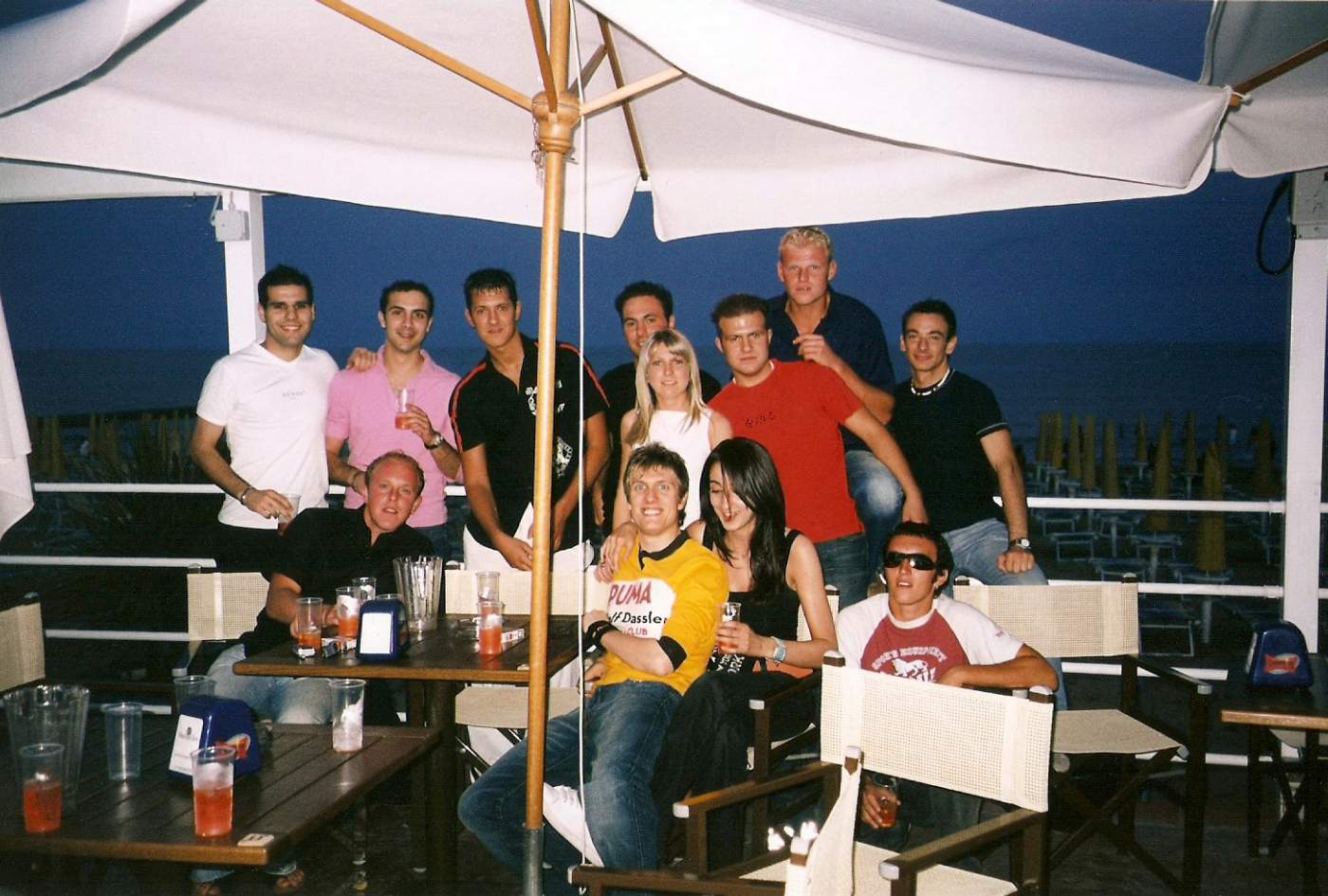 Festa classe 1981, Jesolo anno 2004 da sinistra: Fabio De Bortoli, Riccardo Morlin, Franco Garbuio, Manuel Priarollo, Andrea Bonora, Mara Gajo, Andrea Tonello, Elia Cazzolato, Irene Bonora, Ronnie Nardi, Riccardo Botti, Francesco De Lazzari.