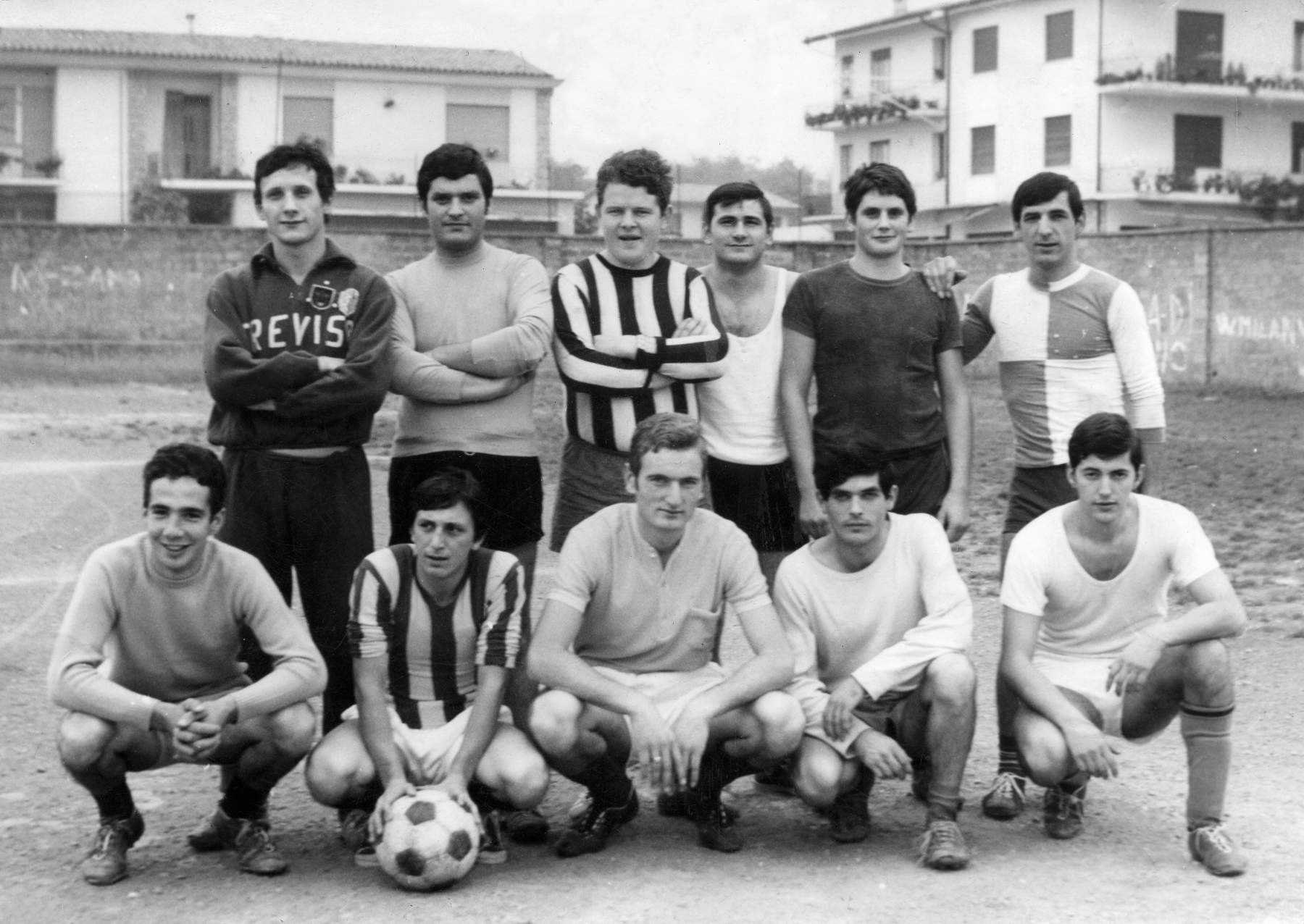 da sopra a sx, Prosdocimi Enrico, Danieli Roberto, Brombal Ido, Brollo Guido, Marchi Gianni e Menegon Franco. Sotto da sx. Bordin Decimo, Calzamatta Sergio, Bresolin Rinaldo, Menegon Guido o Dino, Carlesso Edy.