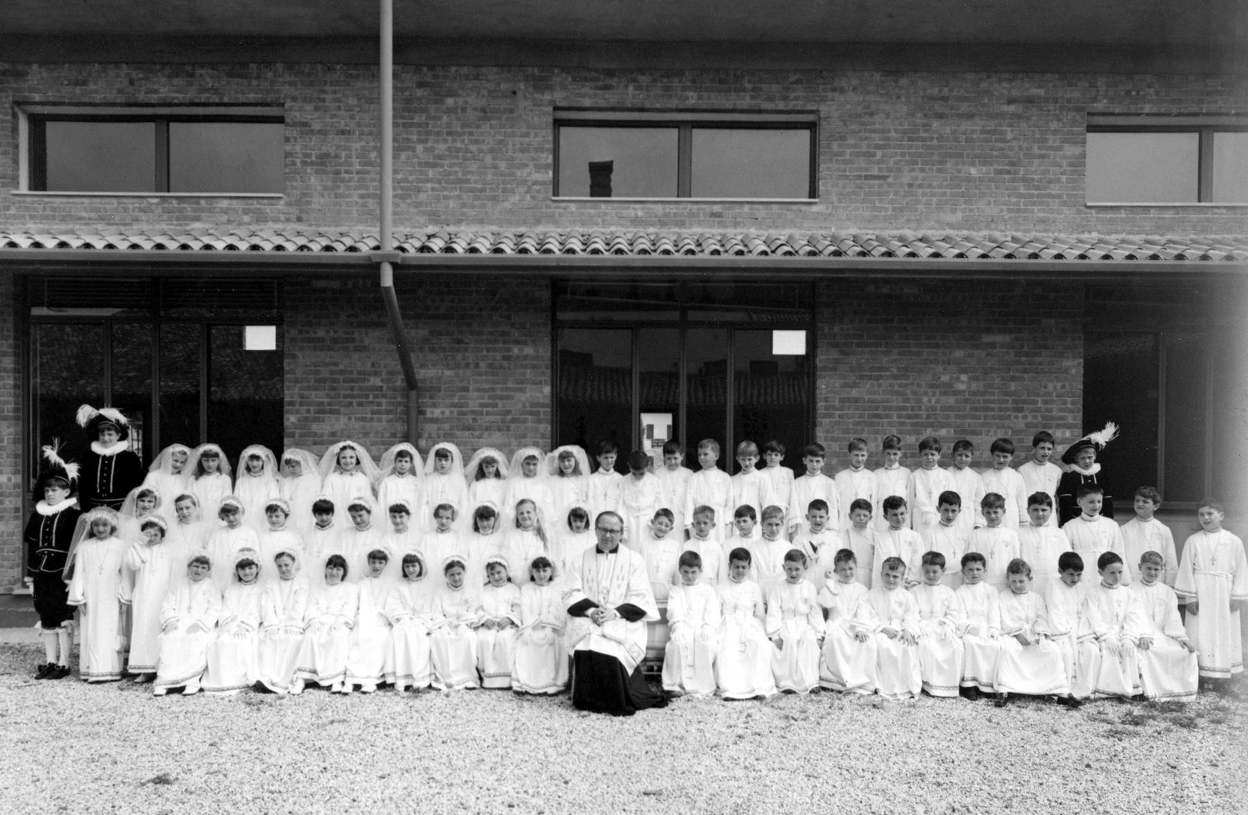  Don Pietro Signoretti, Bonora Marta, Bonaldo Tiziana, Facin Antonella, De Zen Maria Assunta, Garbuio Tiziana, Nobrutti Emanuela, Piccolo Gabriella, Peretto Manuela, Poloni Letizia, Pellizzon Silvia, Poloniato Vania, Panighel Maria Grazia, Gallina Daniela, Rizzotto Paola, Morlin Roberta, Mason Patrizia, Sernagiotto Katia, Spadetto M.Grazia, Trevisan M.Grazia, Tesser Fiorenza, Umana Rosanna, Zandonà Antonella, Poloniato Luigina, Conte Rosanna, Bettamin Patrizia, Piovesan Lucia, Garbuio Ornella, Zanolla Doriana, Dal Din Fiorella, Gallina Ivana, Piovesan Annalisa, Franco Carla, Trevisan M.Grazia, Baricchello Fabio, Bordin Marcello, Brollo Giorgio, Ceccato Renzo, Danieli Giuseppe, De Ponti Rolando, Gallina Diego, Gallina Ennio, Garbuio Andrea, Gasparella Stefano, Marchetti Marco, Marcon Patrizio, Michelin Luigino, Poloni Gustavo, Poloni Adriano, Ronfini Paolo, Tiberio Fabio, Tosi Stefano, Padovan Mirco, Faccin Danilo, Varago Luciano, Todesco Claudio, De Agnoi Flavio, Faccin Giuseppe, Comazzetto Fabio, Gasparetto Domenico, Precoma Moreno, Bandiera Silvano, Garbuio Maurizio, Martinazzo Walter, Garbuio Sergio, Bordin Giovanni, Bonora Gino, Franco Adriano, DallEst Lino, Bandiera Angelo, Facci Ivano.