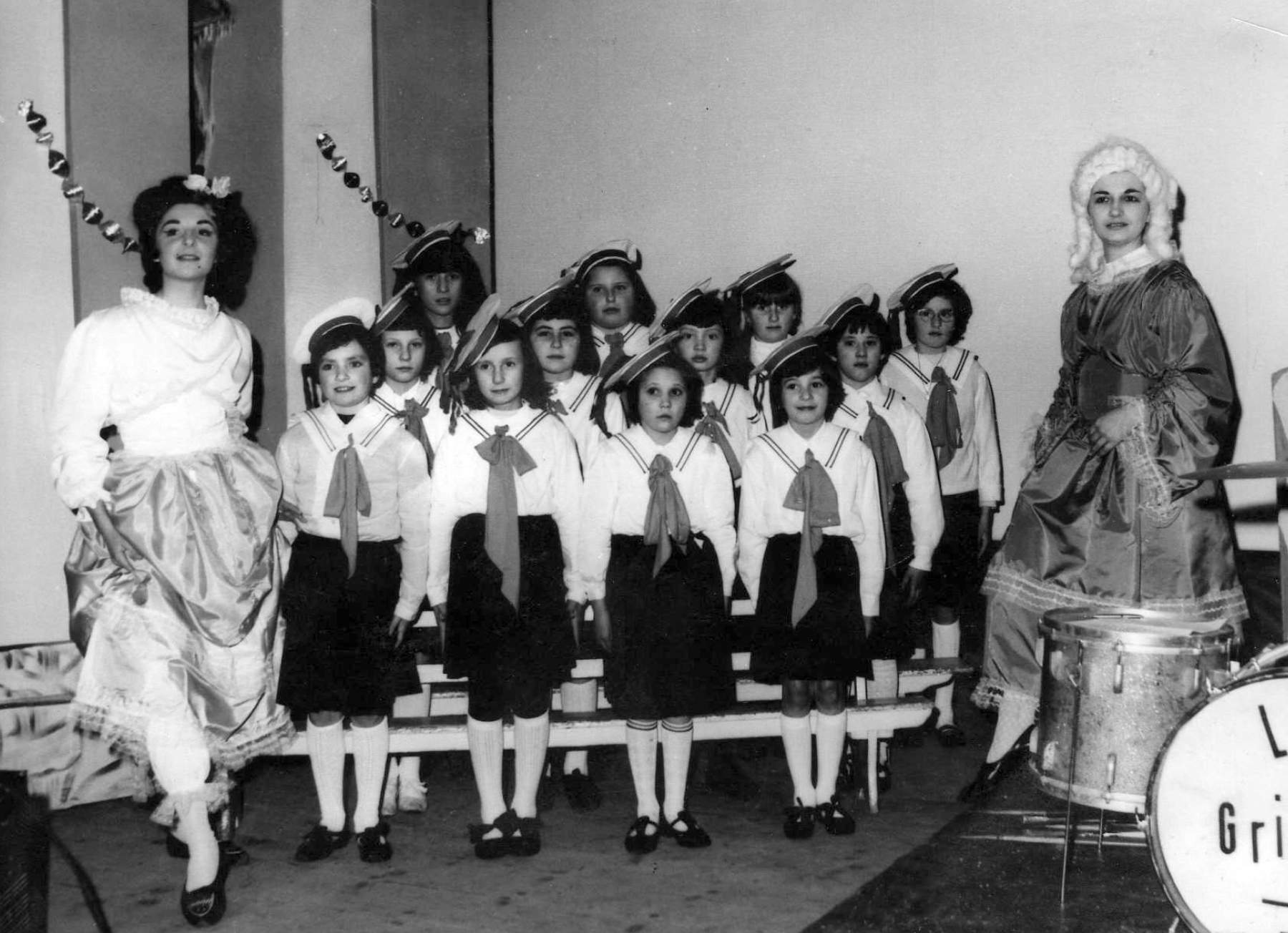 Afra Spinelli e Laura Fenato in costume del 700, Luciana Scattolin, Bonora Rafaella, Maria Luisa Danieli, Paola Vendramini, Anna Maria Bandiera, Elia Fasan e altre