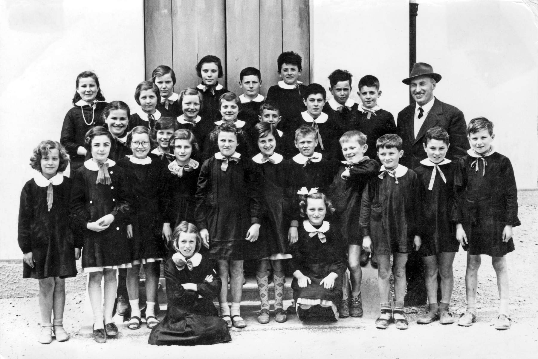 Classe 1949 di campagna in V elementarecon il maestro Italo Sartor.