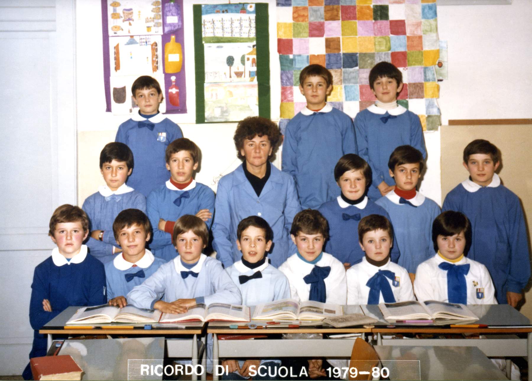 Classe1969  Classe 1969 in Campagna con la maestra Longo Gai Maria Giulia. Ci sono: Gandin Andrea, Tavernaro Diego, Precoma Cristiano, Carelle Marco, Carretta Mirco, Rudy Gemin, Marconato Christian, Bandiera Ferdinando, Binotto Walter, Gallina Lino, Franco Edy, Stecca Giuseppe, Filippetto Katia, Precoma Raffaella, Brion Rosella.
