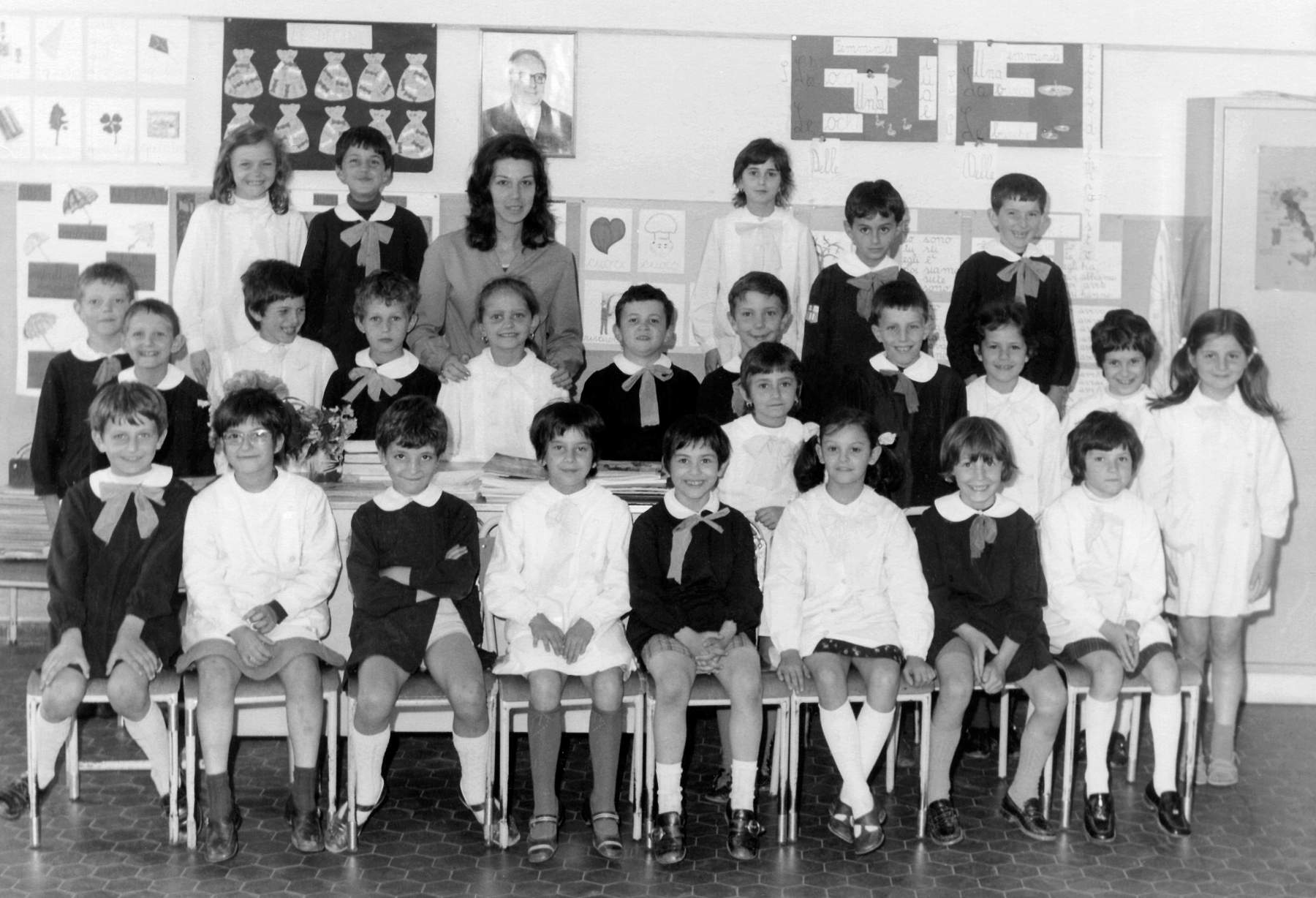 Ci sono: alto da sx Volpe Norma, Faccin Remigio, maestra Dida Marconato, Dalle Ore Nives, Spagnol Claudio, Precoma Gianni. In centro, Facin Adriano, Varago Bruno, Facin Paola, Zorzetto Gino, Mazzoccato Antonella, Signor Flavio, Prenot Sergio, Bordin Alberto, Brollo Nadia, Martinelli Michela, Poloni Matilde, Comunello Lidia. Fila sotto, Velo Daniele, Sperandio Lucia, Bordignon Michele, Forcellini Fabiola, Bordignon Stefano, Bresolin Edi, Fruscalzo Luca, Poloniato Franca.